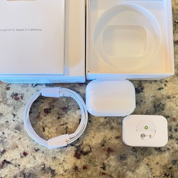 AirPods Pro 2nd Generation With Magsafe Wireless Charging Case - White - Picture 3 of 11